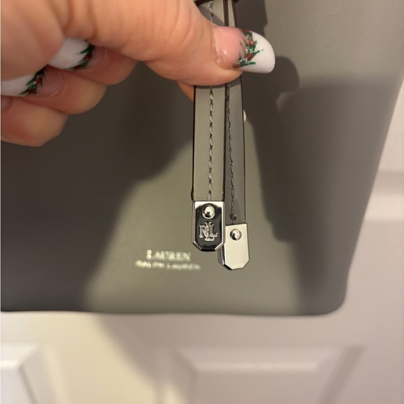 Super Stylish Ralph Lauren Light Gray Bucket Bag/Shoulder Bag - Picture 3 of 10